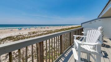 Condo (3 Bedrooms) | Front of property