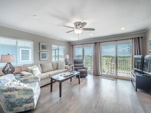 Condo (2 Bedrooms) | Property amenity