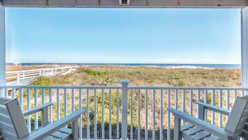 Condo (2 Bedrooms) | Property grounds