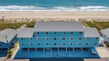 Condo (2 Bedrooms) | Property amenity