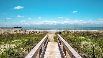 Condo (2 Bedrooms) | Property amenity