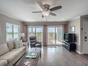 Condo (2 Bedrooms) | Property amenity