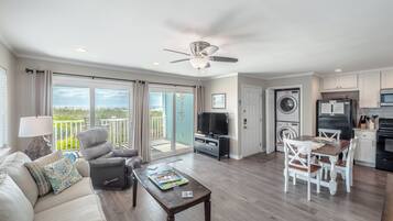 Condo (2 Bedrooms) | Property amenity