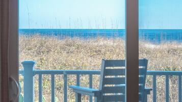 Condo (2 Bedrooms) | Property amenity