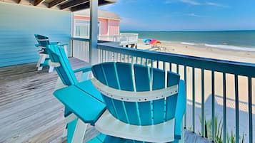 Condo (2 Bedrooms) | Front of property