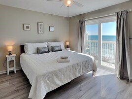 Condo (3 Bedrooms) | Property amenity