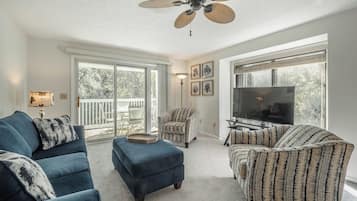 Condo (3 Bedrooms) | Front of property