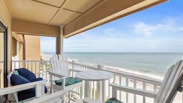 Condo (2 Bedrooms) | Front of property