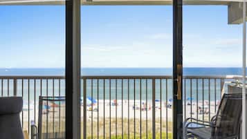 Condo (3 Bedrooms) | Property amenity