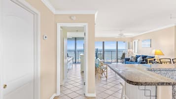 Condo (3 Bedrooms) | Property amenity