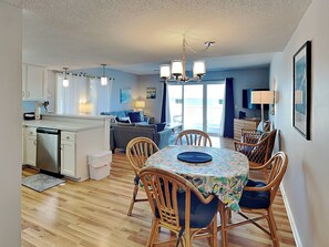 Condo (2 Bedrooms) | Property amenity
