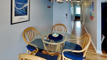 Condo (2 Bedrooms) | Property amenity