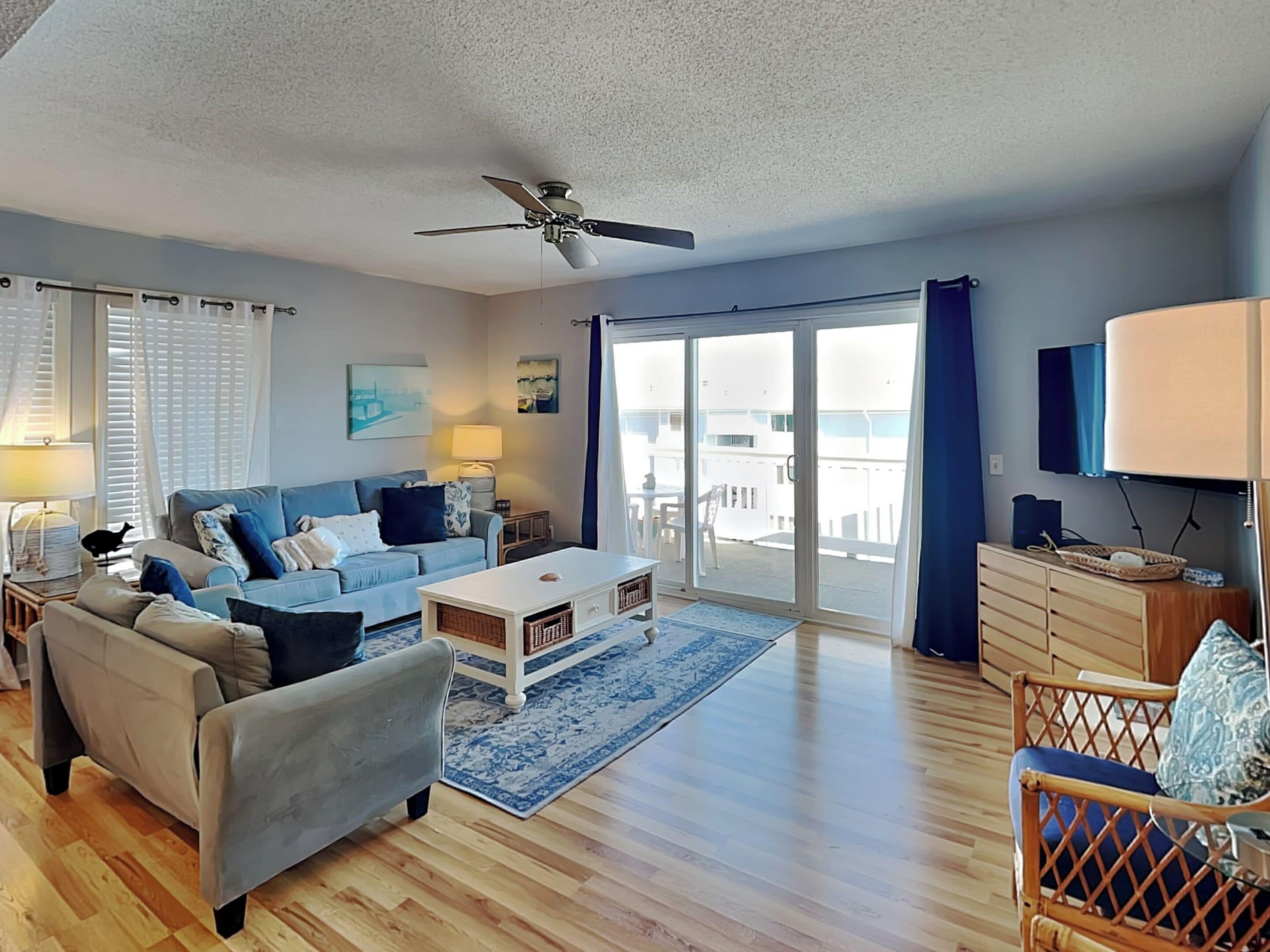 Condo (2 Bedrooms) | Front of property