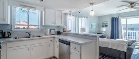Condo (2 Bedrooms) | Property amenity