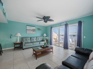 Condo (2 Bedrooms) | Property amenity