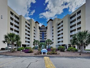 Condo (2 Bedrooms) | Property amenity