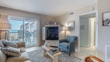 Condo (2 Bedrooms) | Property amenity