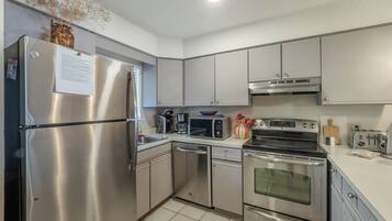 Condo (2 Bedrooms) | Property amenity