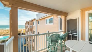 Condo (2 Bedrooms) | Property amenity