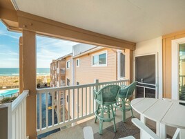 Condo (2 Bedrooms) | Property amenity