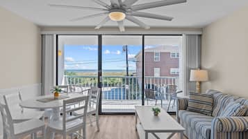 Condo (2 Bedrooms) | Property amenity