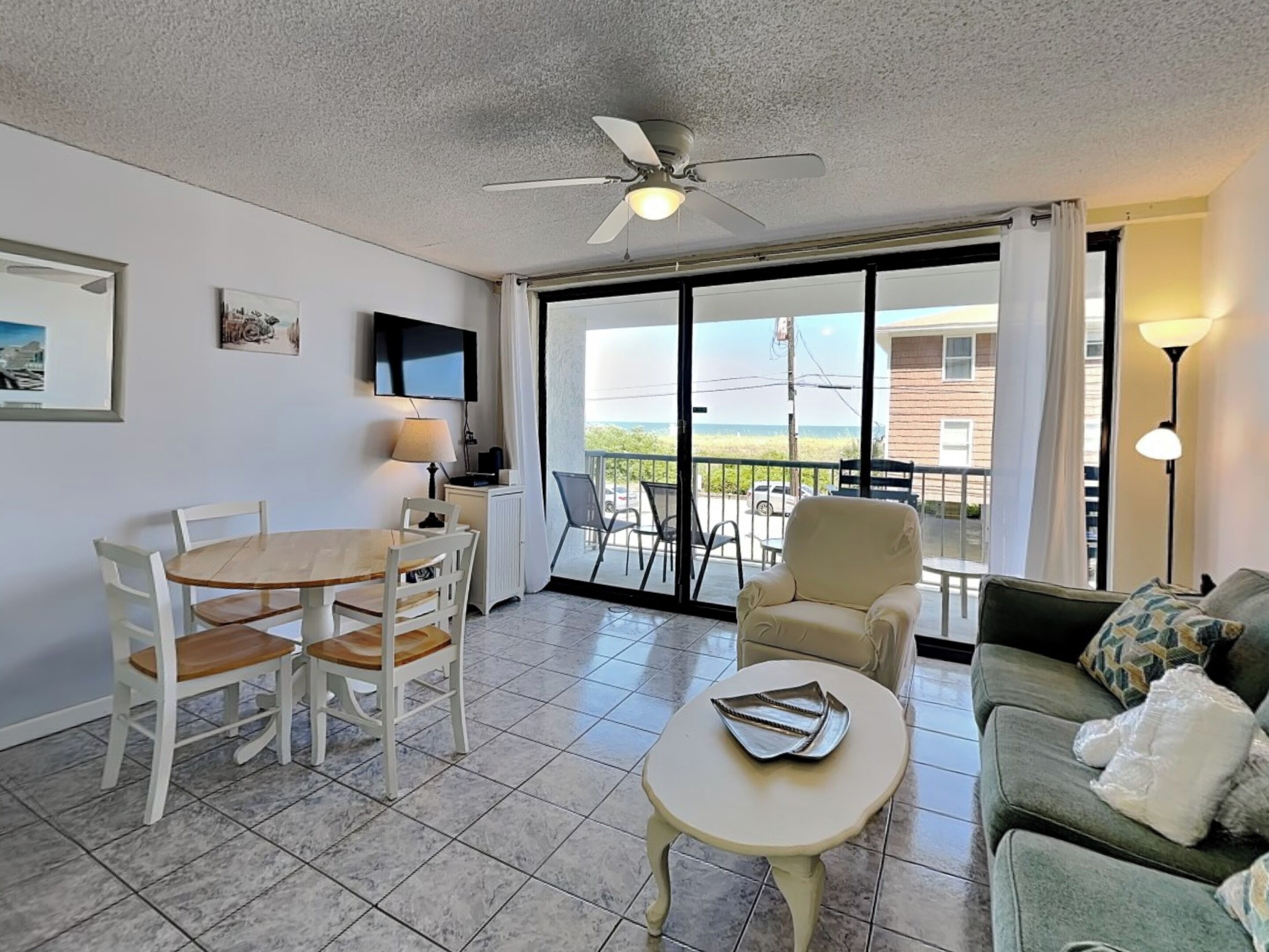 Condo (2 Bedrooms) | Property amenity