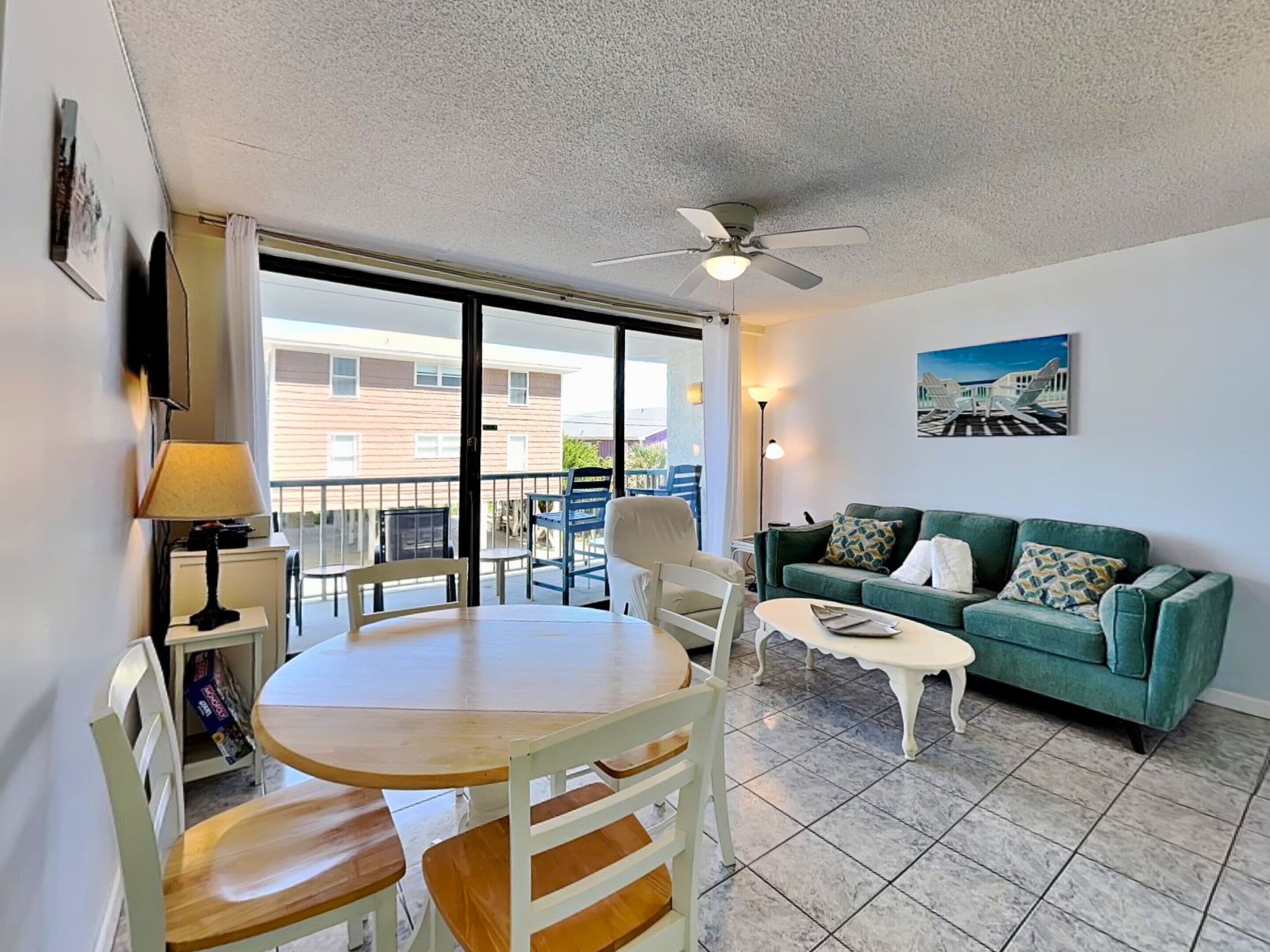 Condo (2 Bedrooms) | Front of property