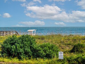 Condo (2 Bedrooms) | Property amenity