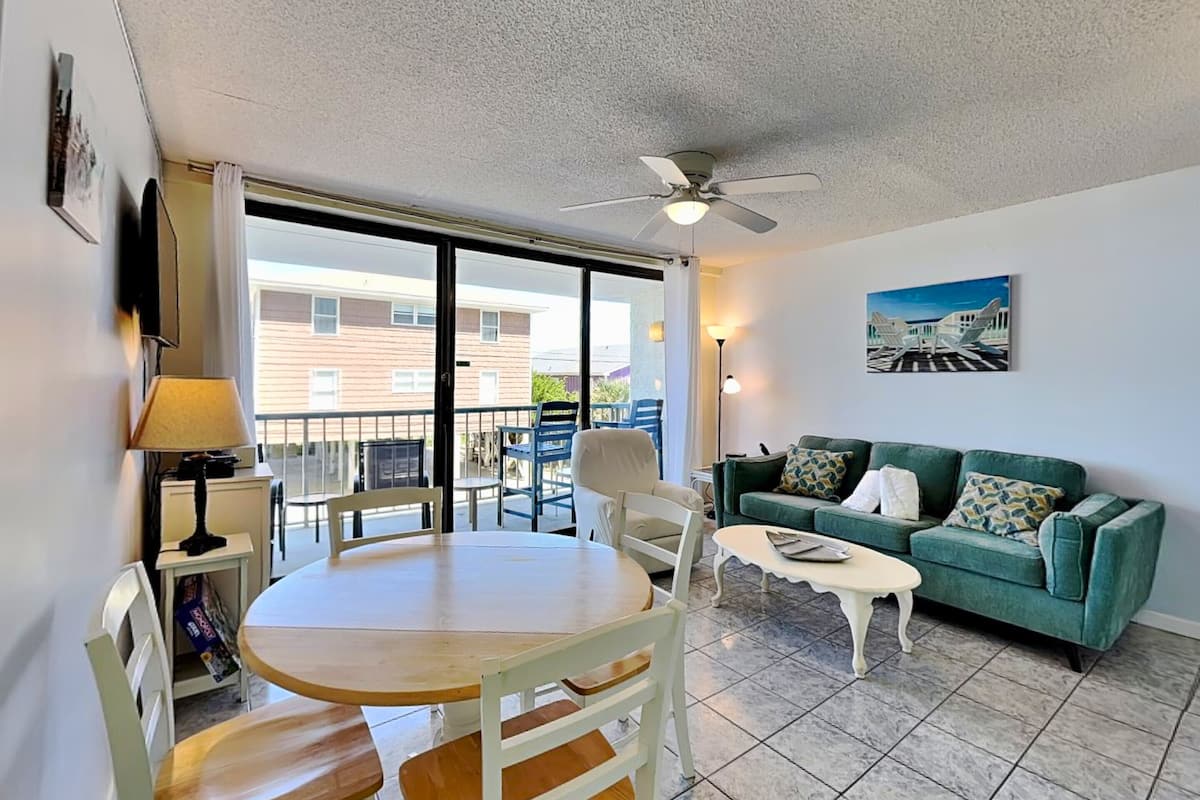 Condo (2 Bedrooms) | Living area