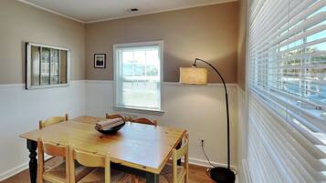 Studio (2 Bedrooms) | Property amenity