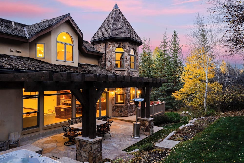 Cozy Edwards Retreat w/ Fireplace, Near Ski Resort Osprey Nest by Avantstay - Edwards, CO