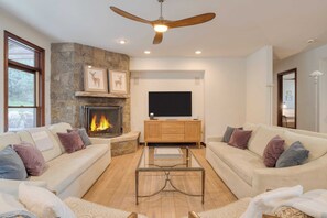 House (5 Bedrooms) | Interior