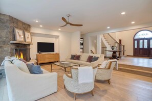 House (5 Bedrooms) | Interior