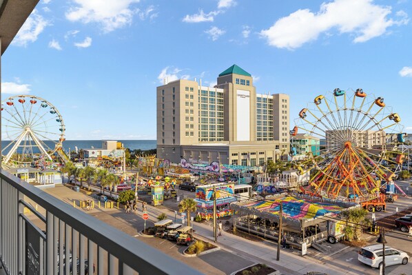 Condo (2 Bedrooms) | Property amenity