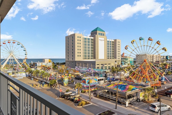 Condo (2 Bedrooms) | Property amenity