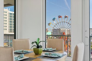 Condo (2 Bedrooms) | Property amenity