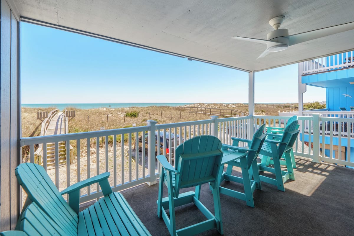 Condo (2 Bedrooms) | Front of property