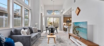 @marbella Lane - Elegant 3BR w/ Marvelous Views
