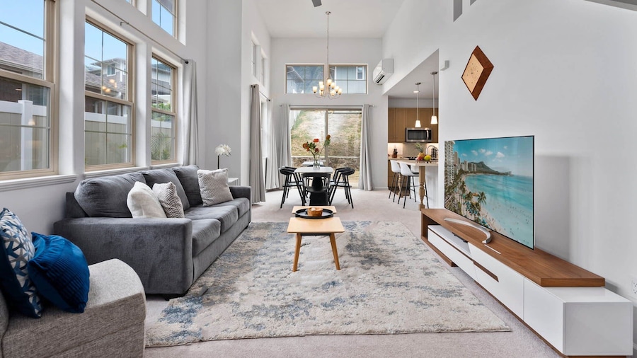 @marbella Lane - Elegant 3BR w/ Marvelous Views