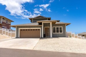 Front of property - @ Marbella Lane - Paradise Point Close to Beaches (Waianae)