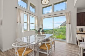 House, Ocean View, Mountainside (3 Bedrooms) | In-room dining