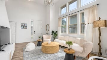 House (3 Bedrooms) | Living area | Table football