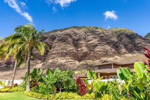 Una casa con vista a la montaña.
