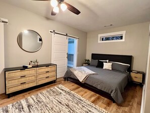 3 bedrooms, desk, iron/ironing board, free WiFi - Beautiful Craftsman Home in Historic Adair Park (Atlanta)