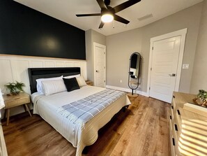 3 habitaciones, escritorio, tabla de planchar con plancha y wifi gratis 