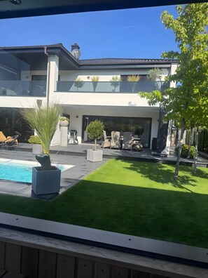 Terrace/patio - Luxurious 'Schaffner' Apartment with Private Pool, Sauna, Hot Tub, Terrace & Wi-Fi (Warendorf)
