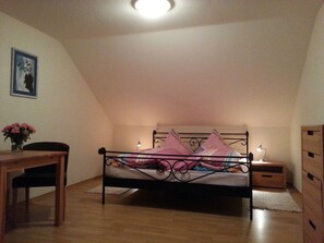 1 bedroom, free WiFi, bed sheets