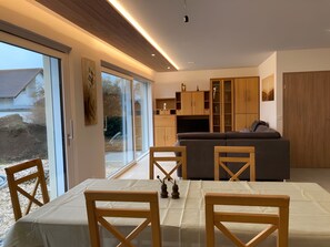 Interior - Apartment '81sqm' with Private Terrace and Wi-Fi (Wäschenbeuren)