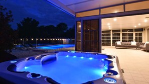 Pool - Luxury 7 bedroom Estate Hunter Manor Located in Central Hunter Valley (Nulkaba)