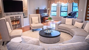Smart TV, fireplace, ping pong